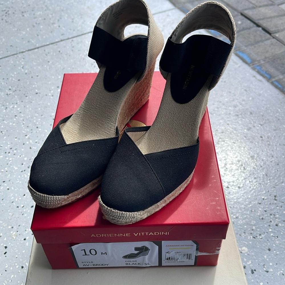 Adrienne Vittasini AV Brody Wedges
Stretch Linen
Never Worn